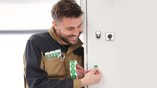 Prüfplaketten für Arbeits- und Betriebsmittel